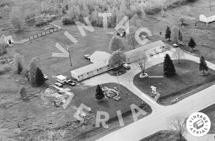 Windmill Motel (Siemen Motel) - 1982 Aerial (newer photo)